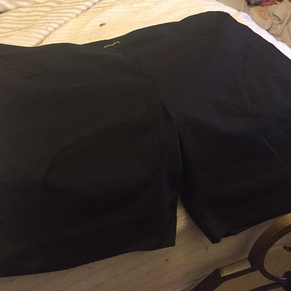 New. Bermuda shorts